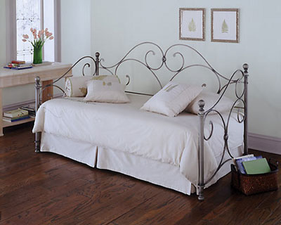 :  daybed-mulberry.jpg
: 257

:  27.2 